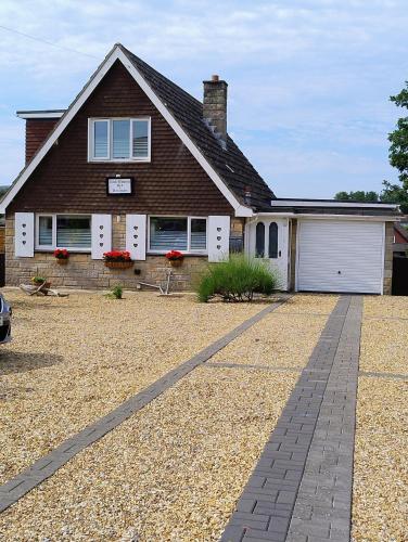Exterior view, Little Bassett Bed & Breakfast in Freshwater North