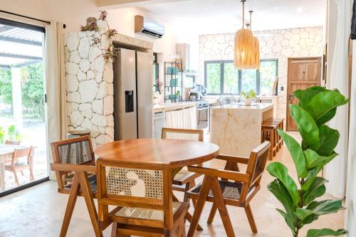 Kitchen, Villa Chakaruna Private Home and Pool Paradise in San Francisco