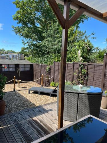 Little Bassett Bed & Breakfast in Freshwater North