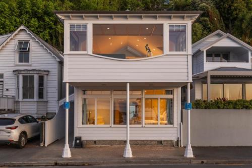 Nelson Harbour Light Waterfront Apartment in Stepneyville