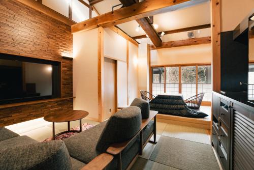3 twin beds, 1 futon bed