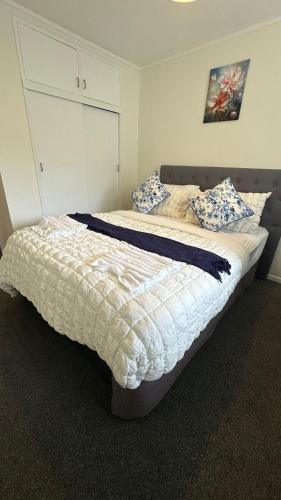 Sochi A double bed Room in a nice home in Upper Hutt