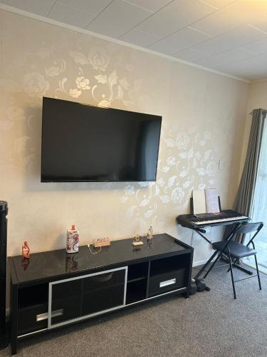 Sochi A double bed Room in a nice home in Upper Hutt