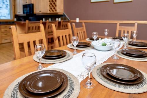 Eagle Ridge Pet-Friendly Chalet in Big White, Canada