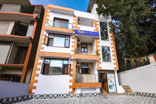 FabHotel 9 Palm, Rājpur