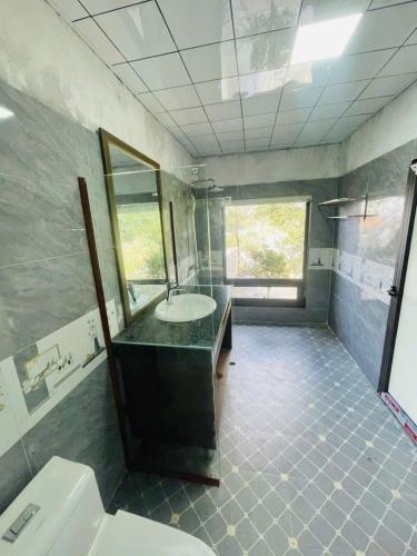 room detail thumbnail 2