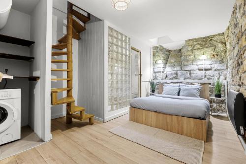 Parisian Nest I Stone Walls & Authentic Charm - Paris 18e Arrondissement