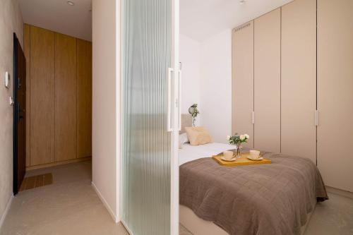 Nowoczesny Apartament w Katowicach z Balkonem w Pobliżu Spodka by Noclegi Renters - image 5