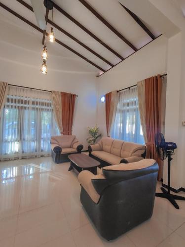 Shalom Resort in Hanwella