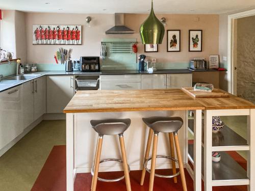 virtuve, Weirmarsh Big Barn in High Bickington
