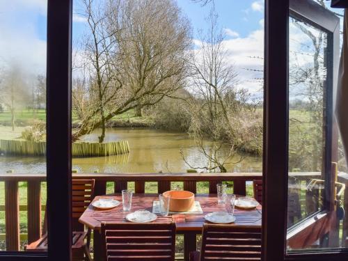 Exterior view, Woodpecker Lodge - Uk49149 in Singleton