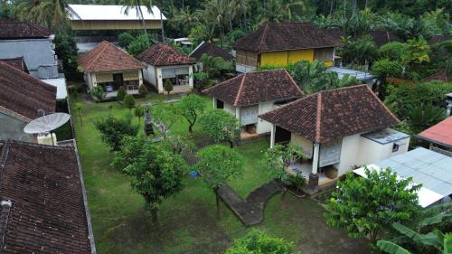 Bumbung Bungalows in Amed
