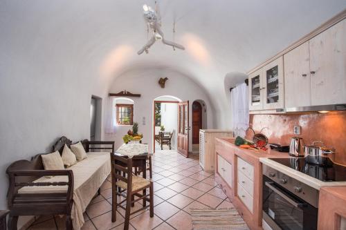 Kokos Traditional Houses - image 11