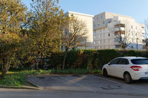 Chambre premium Parking & TV - Tram L3 - WIFI in Alco