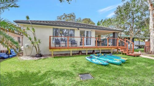 ChrisTony 3 Bdrm Waterfrnt Cottage in Lake Munmorah