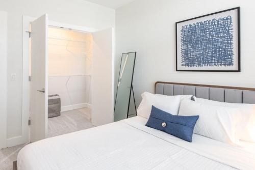 Cozysuites l Luxe 2BR in Downtown Cincinnati #4 in Cincinnati, USA