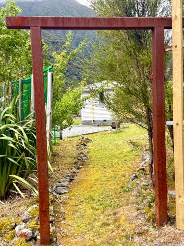 Super 'Cosy' Small Basic Cabin in The Middle of National Park and Mountains but near Road and Railwa in Otira