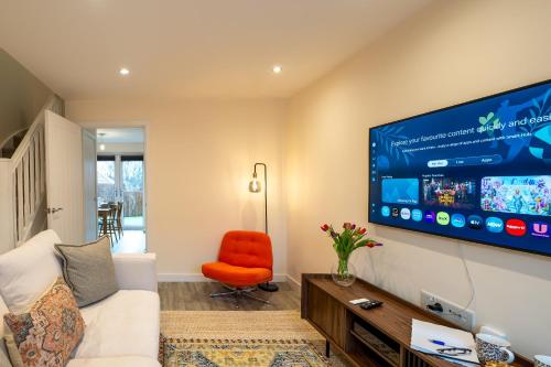 Cosy & Contemporary 2 Bed Home, Quiet Area Parking - Pass the Keys – khách sạn tại Sutton