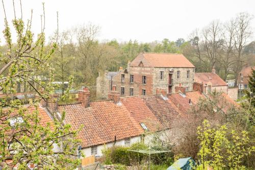 Country Cottage with Steam Railway Views, Pickering