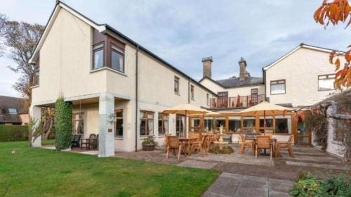 Exterior view, Westend Hotel & Bar in Nairn