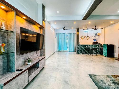 Villa De Aqua ECR 2 with Rain Shower Pool and 4K Cinema in Kuvattur