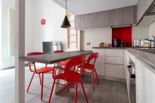 The Gentle Red House Living the city easily