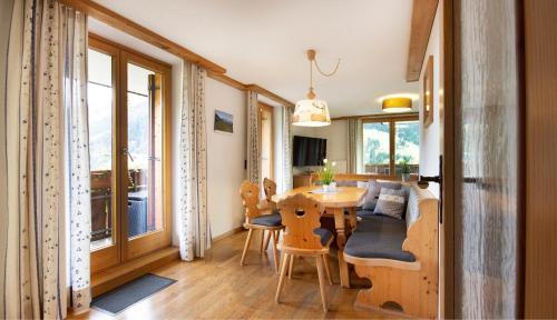 2 bedrooms, 4 beds