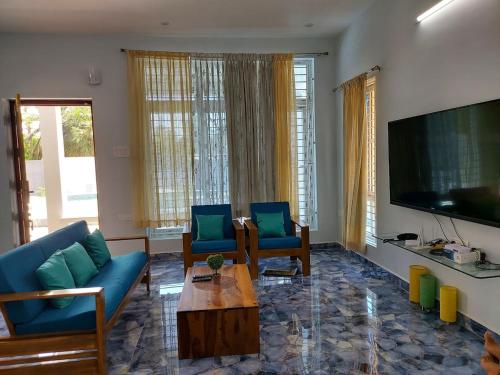 Villa De Aqua ECR 1 with Private Pool and Beach Escape in Kuvattur