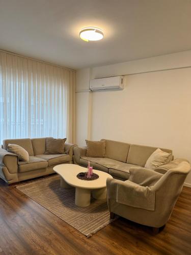 Bright & Cozy 2- Bedroom Apartment – khách sạn tại Ulpiane
