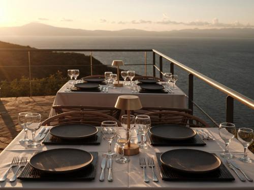 ห้องอาหาร, ซีร็อกส์ เอ็กซ์คลูซีฟ วิลล่า รีสอร์ต (Searocks Exclusive Villas Resort) in สปาร์ติ