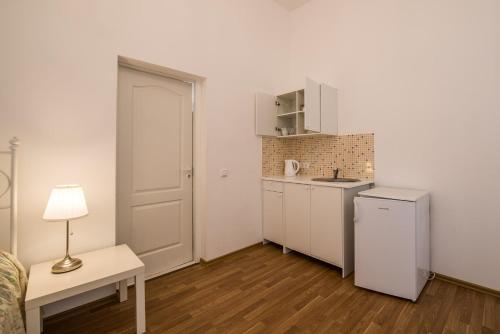 Studio Apartment image 4