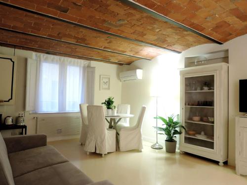 Cozy & Charming Florentine Hideaway, Florencja