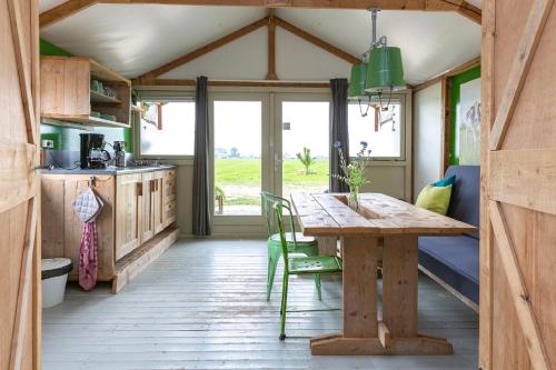 köök, Boerderij Camping NixHoeve in Genderen