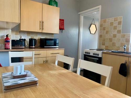 3 BDR Entire Home Sleeps Up to 5 Contractors & Families Long or Short Stay Free WiFi & Parking in Lynemouth