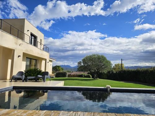 Villa familiale climatisée avec piscine (Villa familiale climatisee avec piscine) in Marsanne