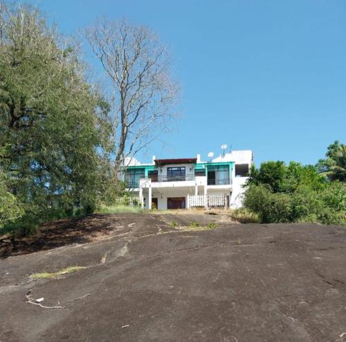 Rock House Villa in باليكيلي