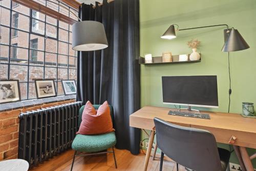 JQ Penthouse with 3 Floors & Secret Garden
