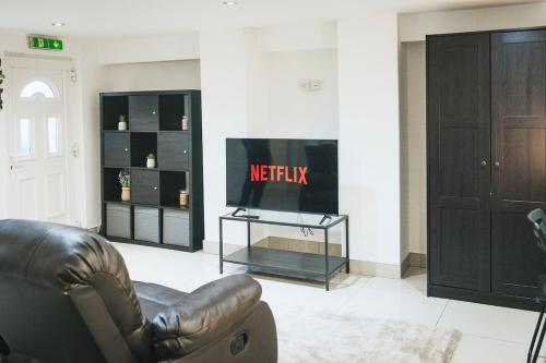 Modern Studio Flat l Sleeps 4 l Free Wifi l Leisure l One Castle Apartments