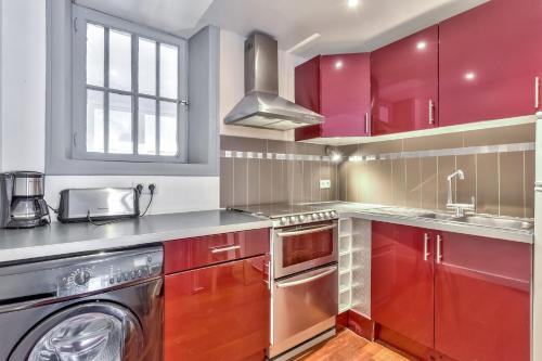Charming Parisian Retreat in the Heart of the City - main image