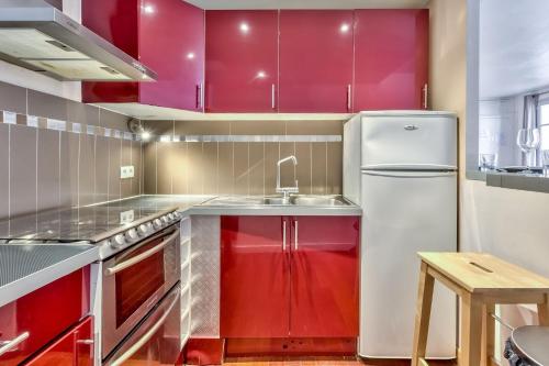 Charming Parisian Retreat in the Heart of the City - image 3