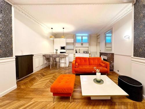 Le Flandrin Large apartment in Paris 16th