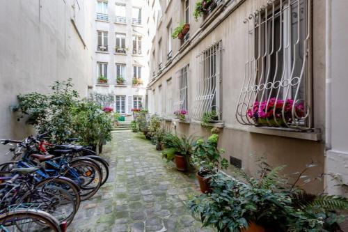 Charming Parisian Retreat in the Heart of the City - image 5