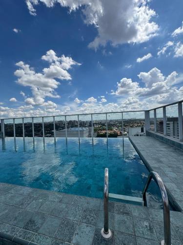 Apê no Butanta divisa com Pinheiros com Vaga e Piscina (Ape no Butanta divisa com Pinheiros com Vaga e Piscina) in ブタンタ