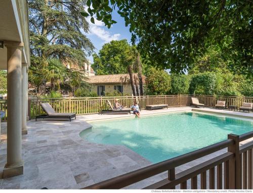 Peldbaseins, Château Bellefont Vines Pool and Tennis (Chateau Bellefont Vines Pool and Tennis) in Saint-Laurent-des-Combes