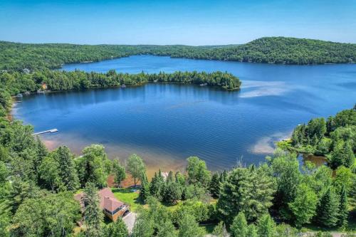 Domaine Waterfront Spa Near Mont-Tremblant – khách sạn tại Lac-Labelle