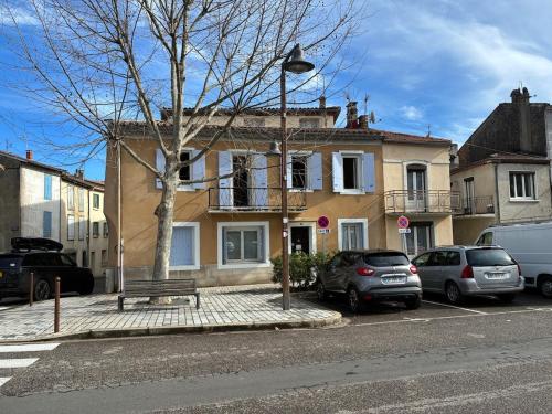 Spacious house in the center of Quillan – khách sạn tại Granes