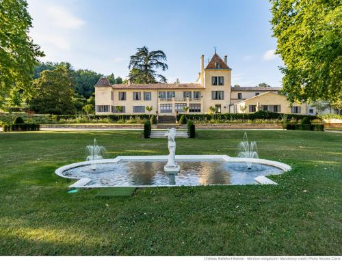 Château Bellefont Vines Pool and Tennis (Chateau Bellefont Vines Pool and Tennis) in Saint-Laurent-des-Combes