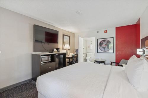 Ramada by Wyndham Temple Terrace/Tampa North - image 7