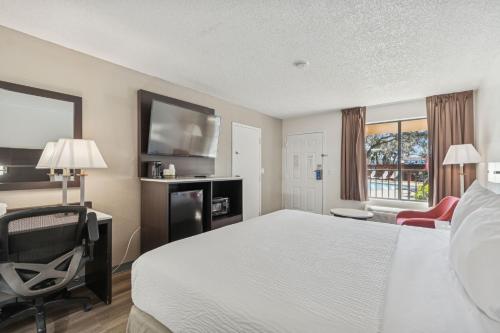 Ramada by Wyndham Temple Terrace/Tampa North - image 4