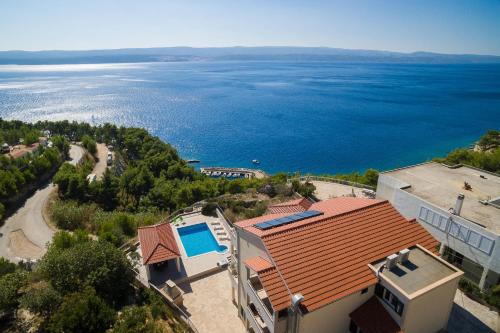  Beachfront Apartments Lara, Pension in Omiš